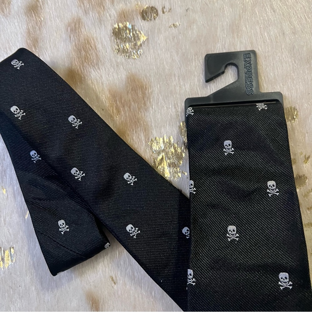 NWT Express Tie Skulls Black & White 100% Silk